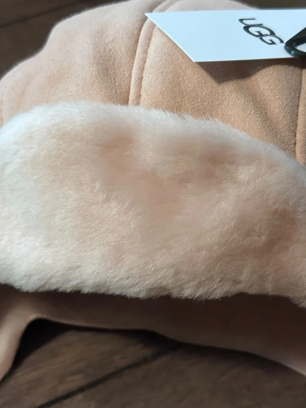 NWT UGG kids Shearling Sheepskin Trapper Hat. Size 2-4 Years.